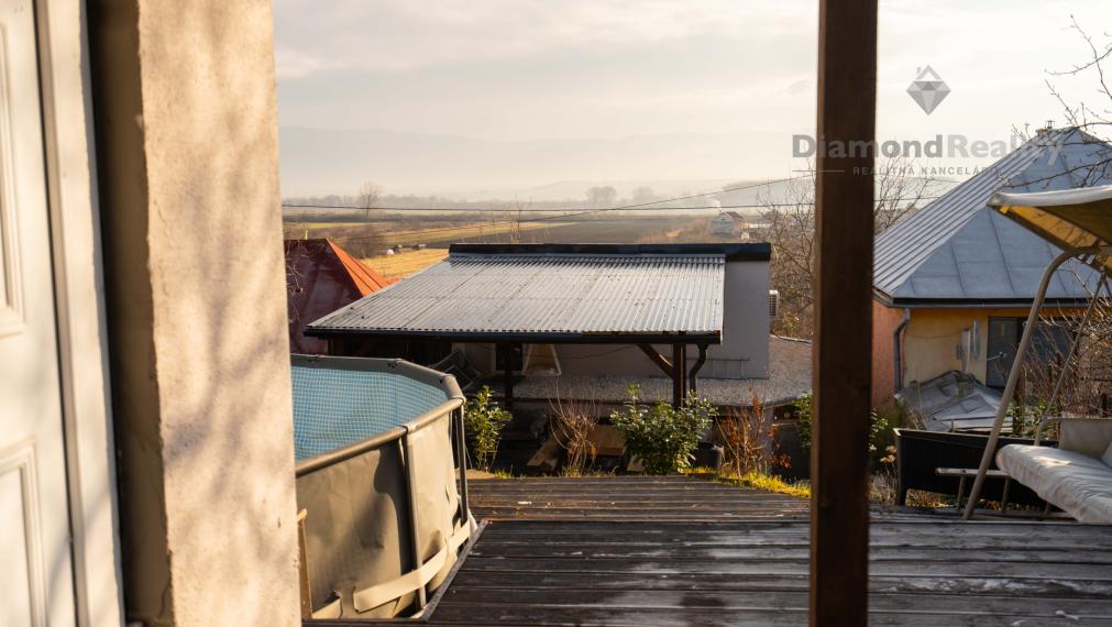 NA PREDAJ KRÁSNY 4 IZBOVÝ RODINNÝ DOM PRIPRAVENÝ NA NASŤAHOVANIE | OBEC GYŇOV