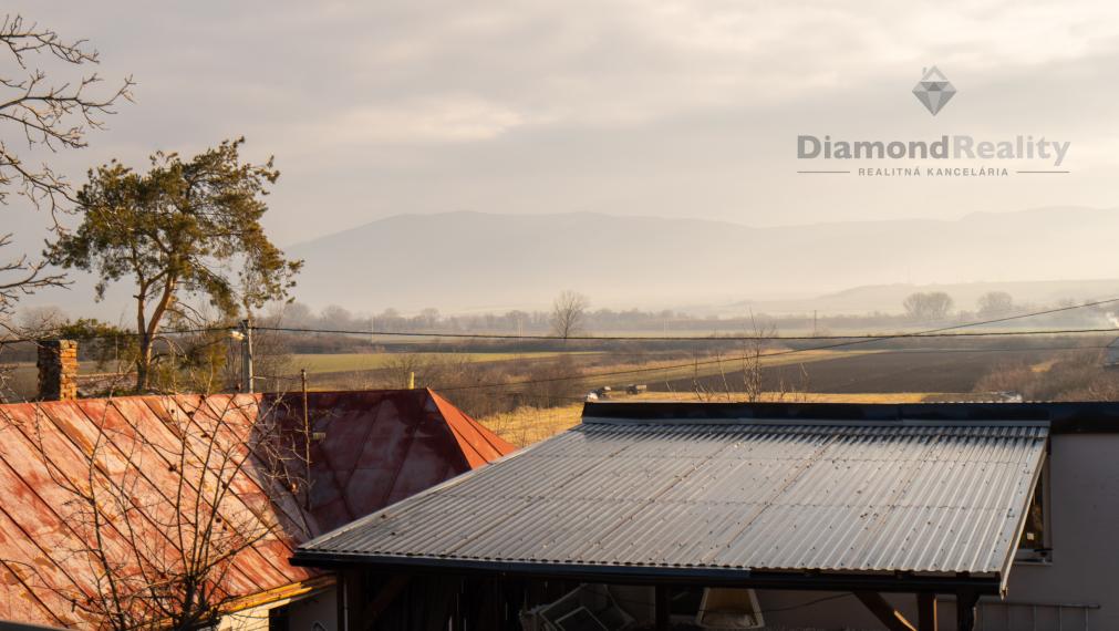 NA PREDAJ KRÁSNY 4 IZBOVÝ RODINNÝ DOM PRIPRAVENÝ NA NASŤAHOVANIE | OBEC GYŇOV