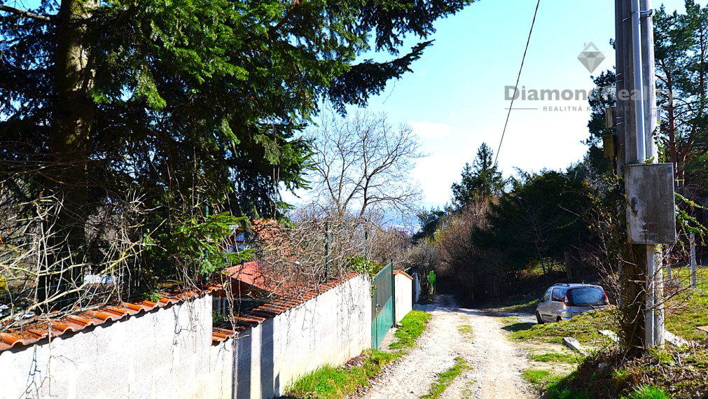 TOP Košice - Chata s krásnym pozemkom, elektrina, pitná voda