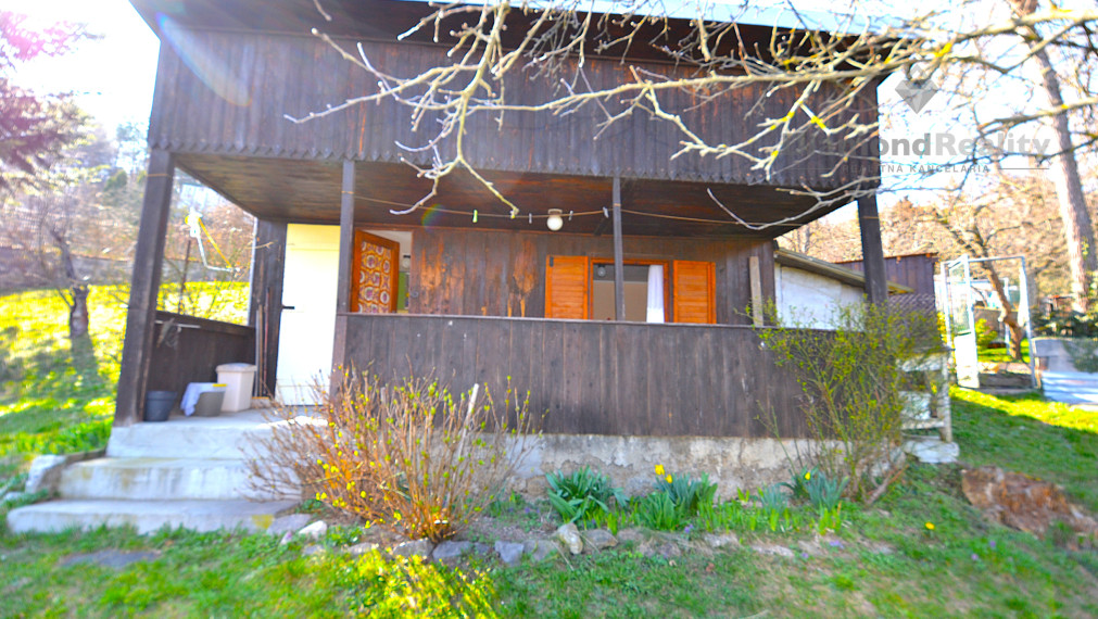 TOP Košice - Chata s krásnym pozemkom, elektrina, pitná voda