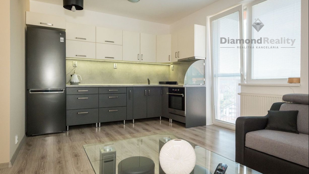 Na predaj moderný 3 izbový byt , Sídlisko KVP, Na ulici Grunte 3