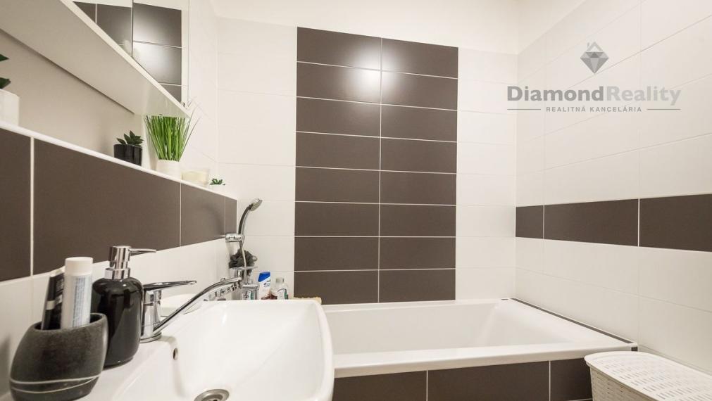 Na predaj moderný 3 izbový byt , Sídlisko KVP, Na ulici Grunte 3