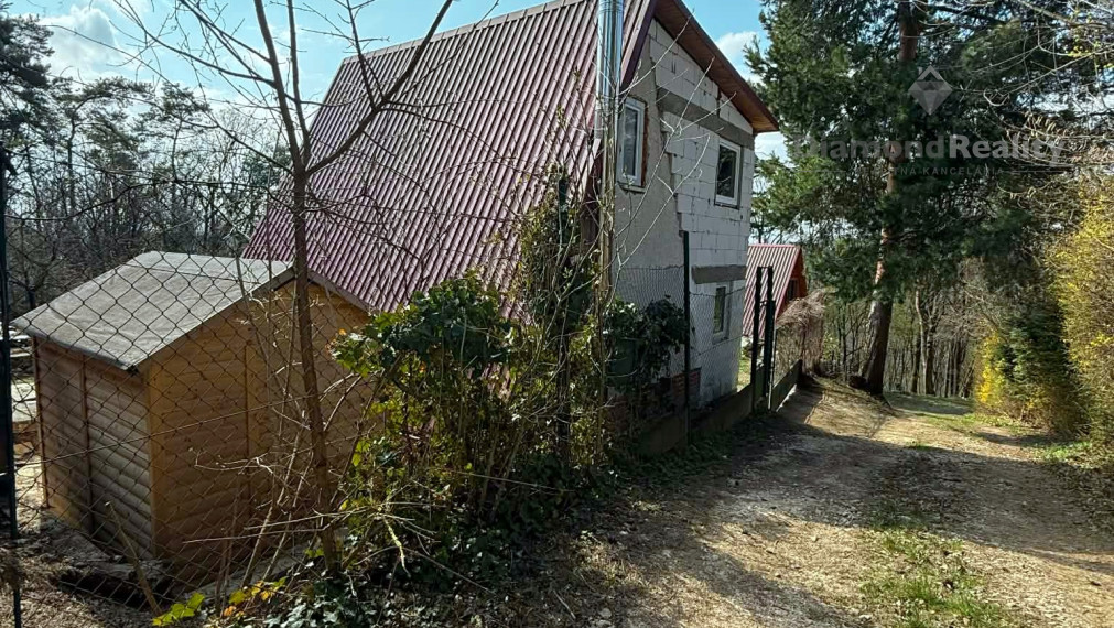 Na predaj murovaná chata , obec Šemša ,Košice  -  Okolie