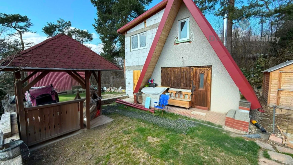 Na predaj murovaná chata , obec Šemša ,Košice  -  Okolie