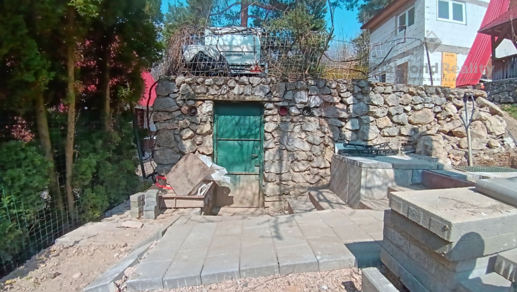 Na predaj murovaná chata , obec Šemša ,Košice  -  Okolie