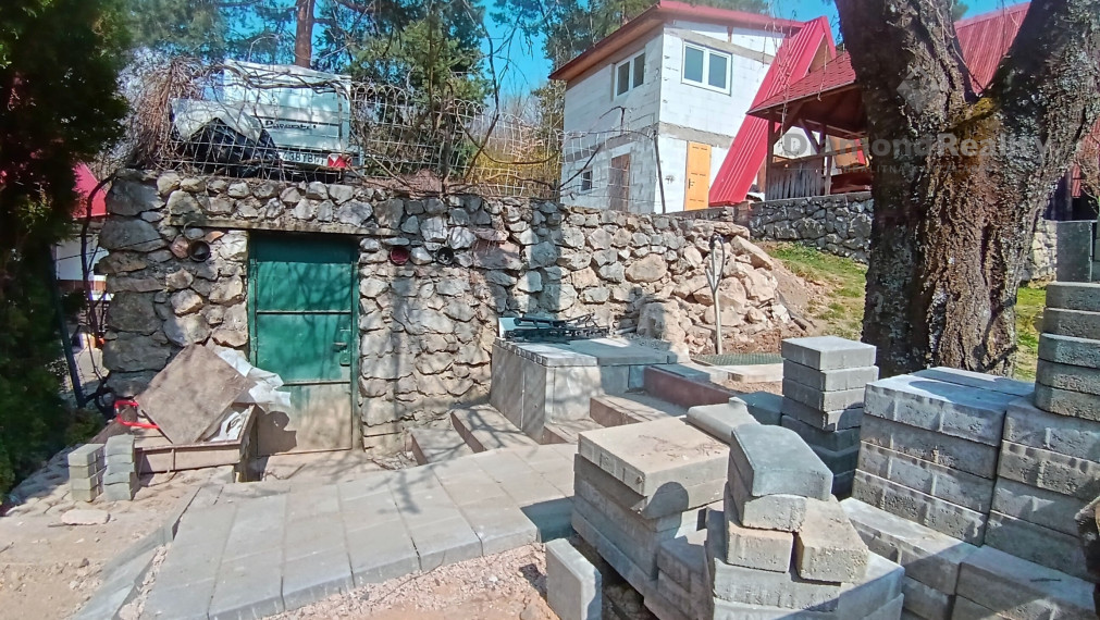 Na predaj murovaná chata , obec Šemša ,Košice  -  Okolie