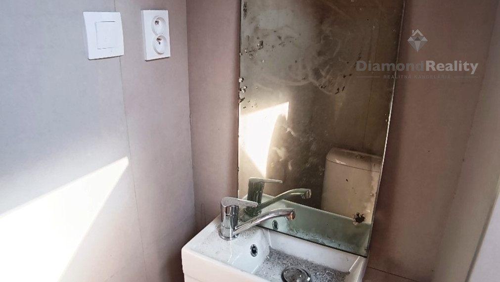 Na predaj murovaná chata , obec Šemša ,Košice  -  Okolie