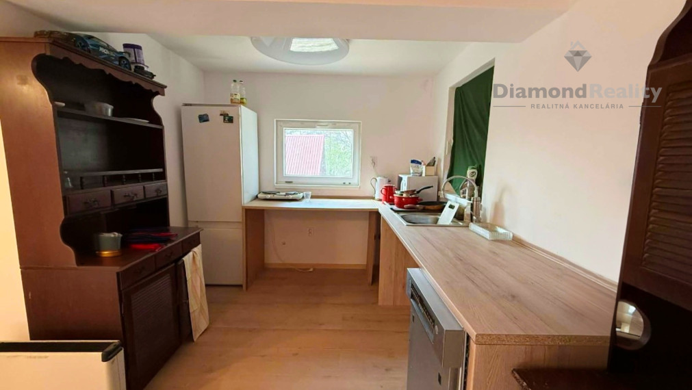 Na predaj murovaná chata , obec Šemša ,Košice  -  Okolie