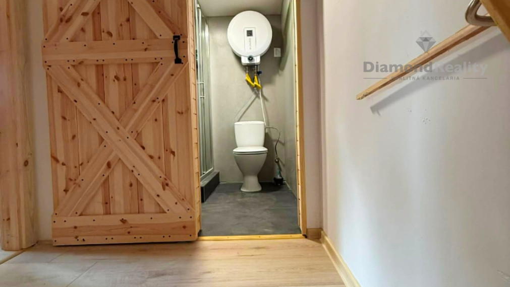 Na predaj murovaná chata , obec Šemša ,Košice  -  Okolie