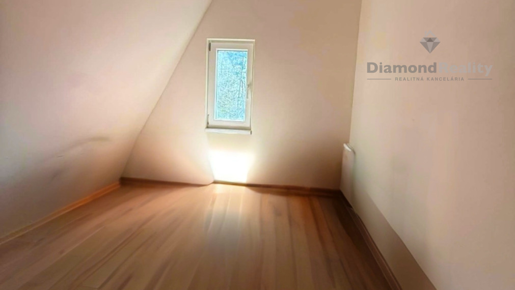 Na predaj murovaná chata , obec Šemša ,Košice  -  Okolie