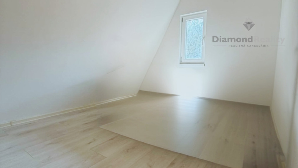 Na predaj murovaná chata , obec Šemša ,Košice  -  Okolie