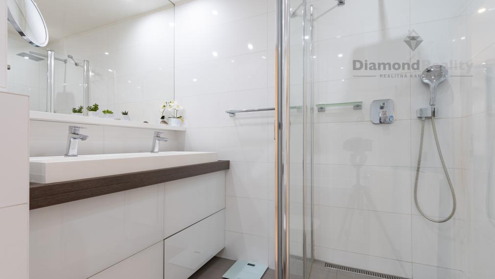 NA PRENÁJOM KRÁSNY 2 IZBOVÝ BYT S LOGGIOU | TERASA - TRI HÔRKY