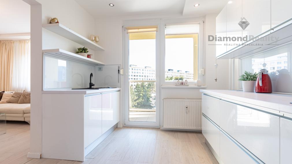 NA PRENÁJOM KRÁSNY 2 IZBOVÝ BYT S LOGGIOU | TERASA - TRI HÔRKY