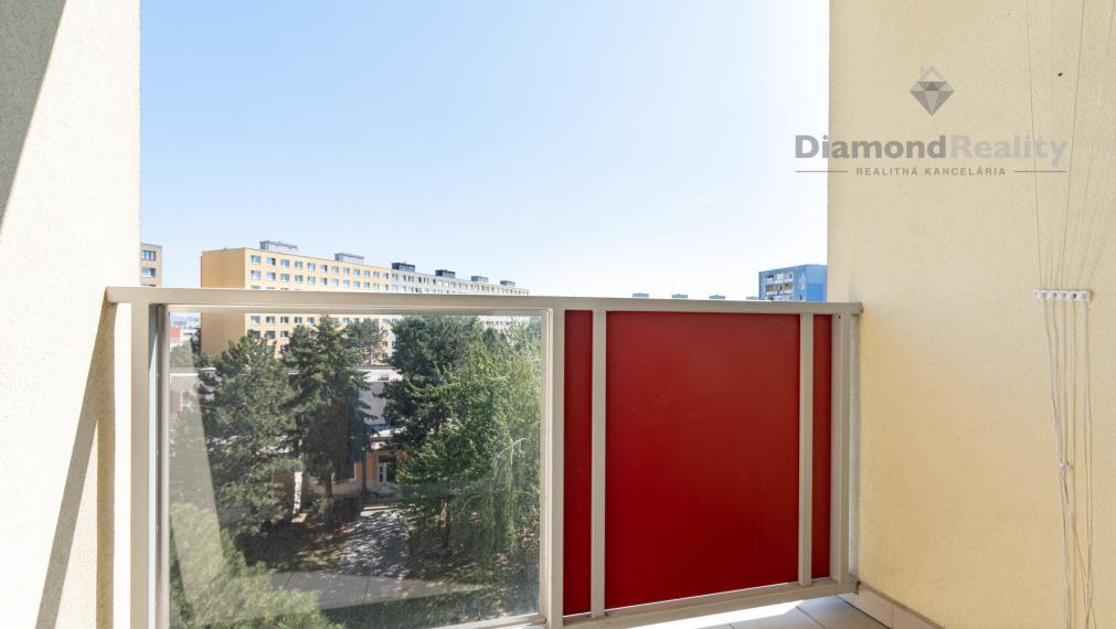 NA PRENÁJOM KRÁSNY 2 IZBOVÝ BYT S LOGGIOU | TERASA - TRI HÔRKY