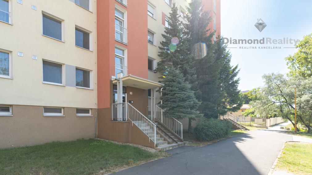 NA PRENÁJOM KRÁSNY 2 IZBOVÝ BYT S LOGGIOU | TERASA - TRI HÔRKY