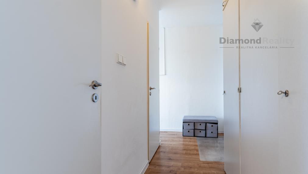 NA PREDAJ 1 IZBOVÝ BYT V BLÍZKOSTI CENTRA MESTA | IDEÁLNY NA PRENÁJOM | 39m2 + 2x LOGGIA | ul. SLOVENSKEJ JEDNOTY