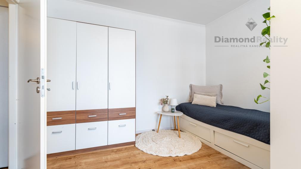 NA PREDAJ 1 IZBOVÝ BYT V BLÍZKOSTI CENTRA MESTA | IDEÁLNY NA PRENÁJOM | 39m2 + 2x LOGGIA | ul. SLOVENSKEJ JEDNOTY