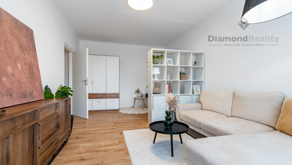 NA PREDAJ 1 IZBOVÝ BYT V BLÍZKOSTI CENTRA MESTA | IDEÁLNY NA PRENÁJOM | 39m2 + 2x LOGGIA | ul. SLOVENSKEJ JEDNOTY