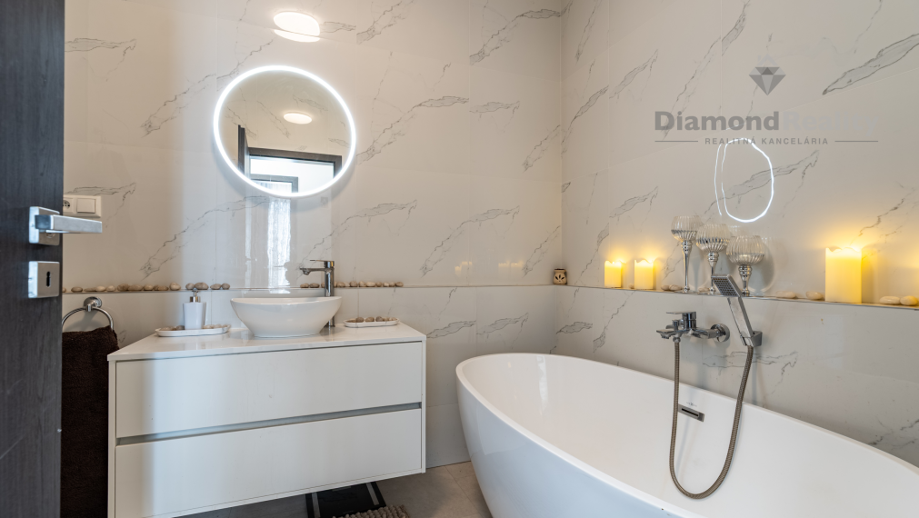 Na predaj nadštandardný 4 izbový byt ulica Jelšová, Košice - komplex Panoráma