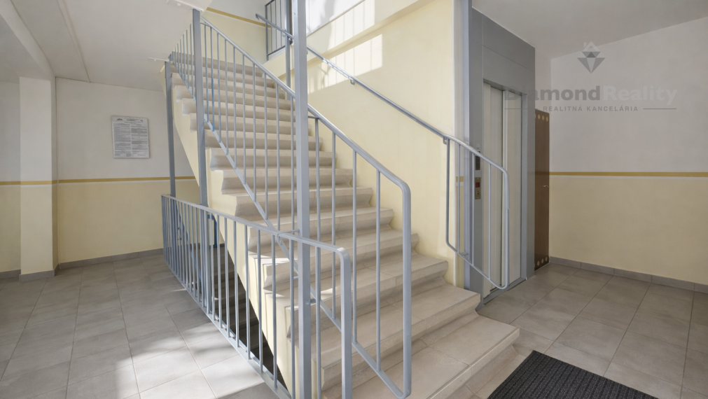 Na predaj 3 izbový byt pražského typu na ulici Jaltská, Košice - Dargovských hrdinov.