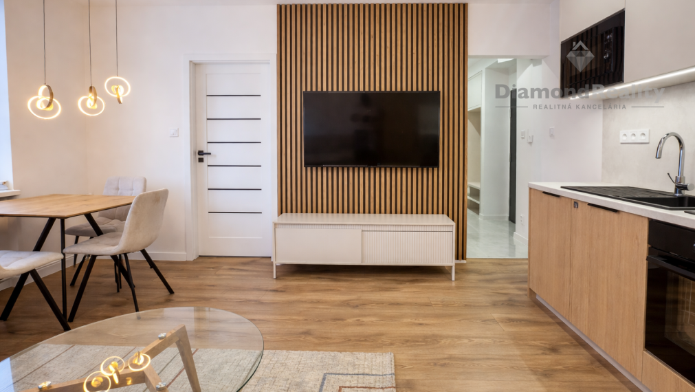 Na predaj 1,5 izbový byt po novej a kompletnej rekonštrukcii, Tolstého ulica, Košice - Sever