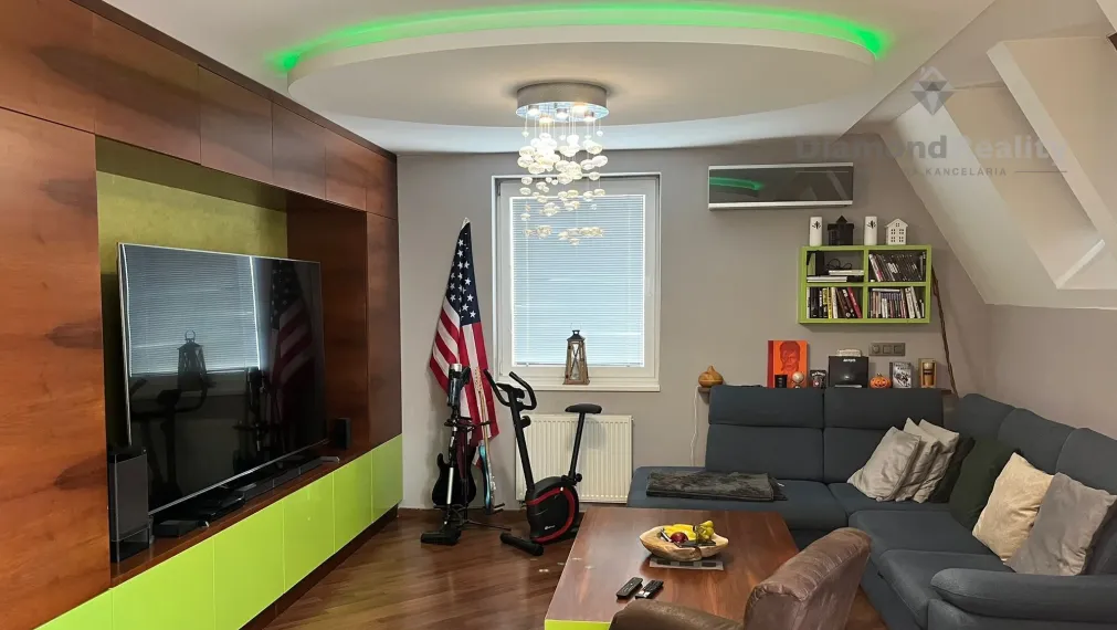 Na predaj veľký 3 izbový byt s balkónom, Kúpeľné nám., Sereď