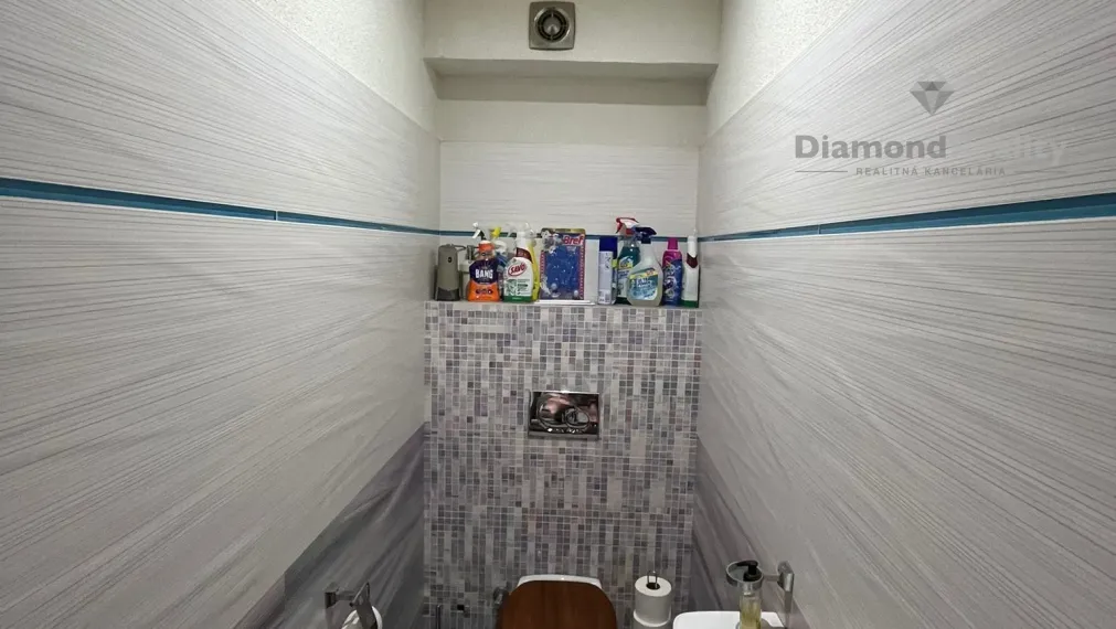 Na predaj veľký 3 izbový byt s balkónom, Kúpeľné nám., Sereď