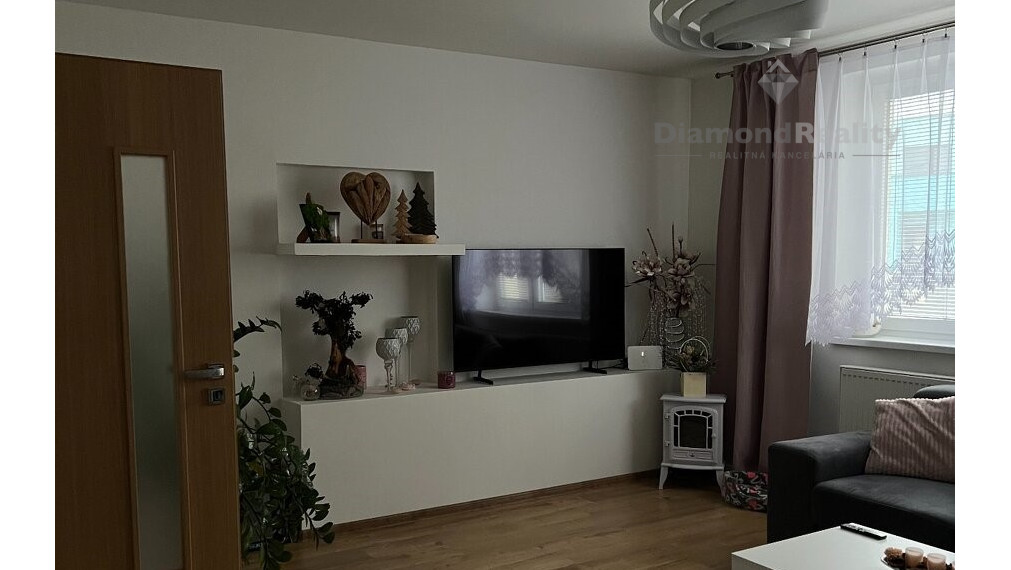 Na predaj pekný prerobený 5 izbový rodinný dom, Červeník.