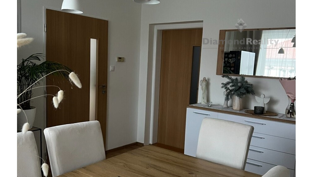 Na predaj pekný prerobený 5 izbový rodinný dom, Červeník.