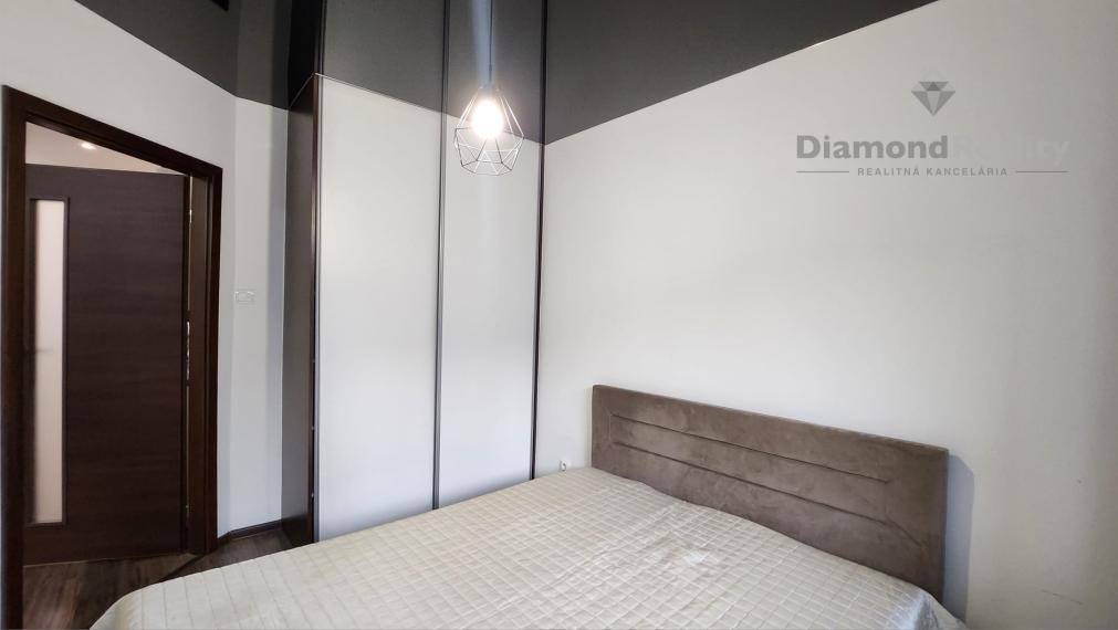 LUXUSNÝ GLAMOUR BYT S OBROVSKOU LOGGIOU – TURGENEVOVA -  KOMPLETNE ZARIADENÝ