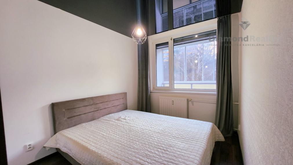 LUXUSNÝ GLAMOUR BYT S OBROVSKOU LOGGIOU – TURGENEVOVA -  KOMPLETNE ZARIADENÝ