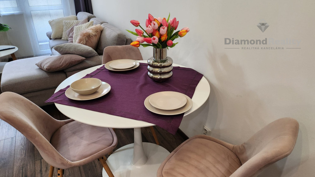 LUXUSNÝ GLAMOUR BYT S OBROVSKOU LOGGIOU – TURGENEVOVA -  KOMPLETNE ZARIADENÝ