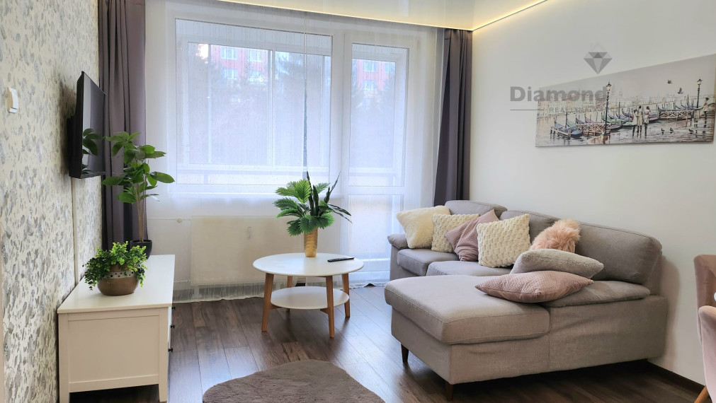 LUXUSNÝ GLAMOUR BYT S OBROVSKOU LOGGIOU – TURGENEVOVA -  KOMPLETNE ZARIADENÝ