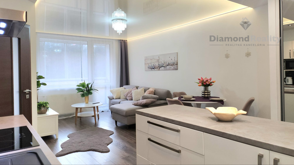 LUXUSNÝ GLAMOUR BYT S OBROVSKOU LOGGIOU – TURGENEVOVA -  KOMPLETNE ZARIADENÝ