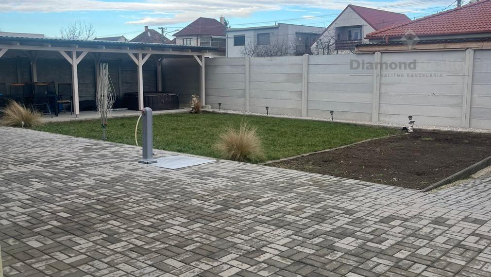 Na predaj pekný prerobený 5 izbový rodinný dom, Červeník.