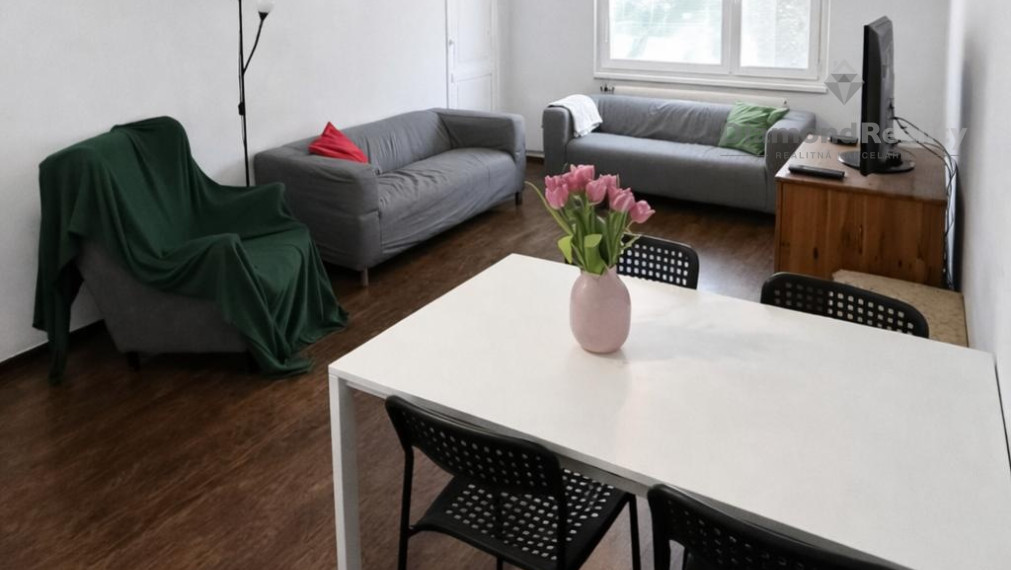 Na prenájom samost nepriechod izba, 4 izb byt Veterná Trnava