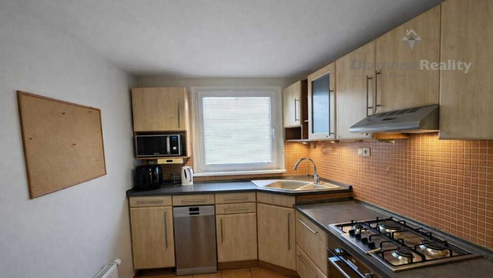 Na prenájom samost nepriechod izba, 4 izb byt Veterná Trnava