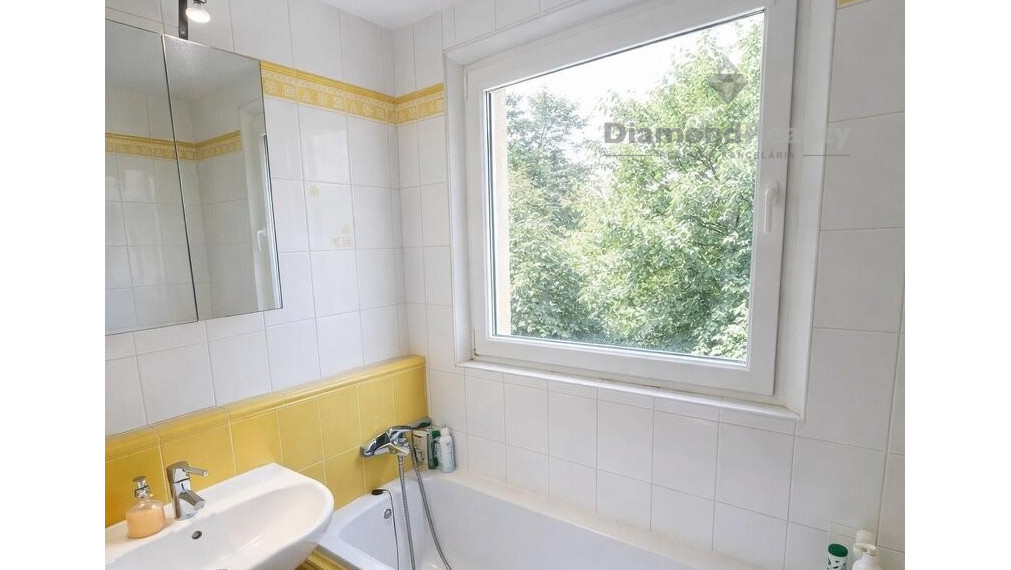 Na prenájom samost nepriechod izba, 4 izb byt Veterná Trnava