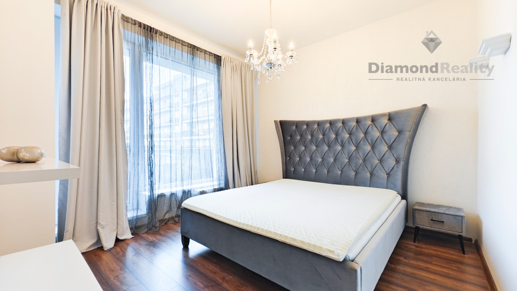 PRÉMIOVÝ 3-IZBOVÝ BYT S 22 m² LOGGIOU V BOROVICOVOM HÁJI – LUXUS, SÚKROMIE A LES POD OKNAMI + PARKOVANIE V CENE