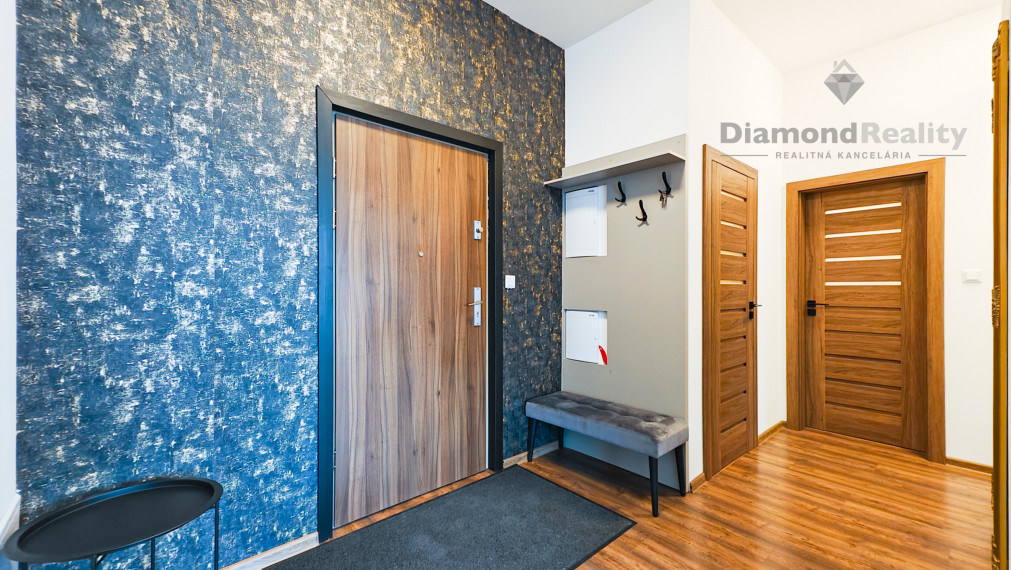 PRÉMIOVÝ 3-IZBOVÝ BYT S 22 m² LOGGIOU V BOROVICOVOM HÁJI – LUXUS, SÚKROMIE A LES POD OKNAMI + PARKOVANIE V CENE