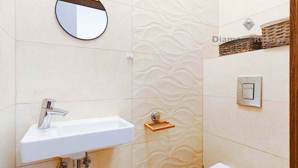 PRÉMIOVÝ 3-IZBOVÝ BYT S 22 m² LOGGIOU V BOROVICOVOM HÁJI – LUXUS, SÚKROMIE A LES POD OKNAMI + PARKOVANIE V CENE