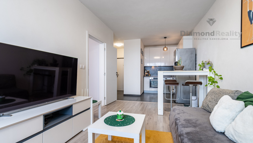 NA PREDAJ PEKNÝ A MODERNÝ 2-IZBOVÝ BYT | ZELENÁ STRÁŇ