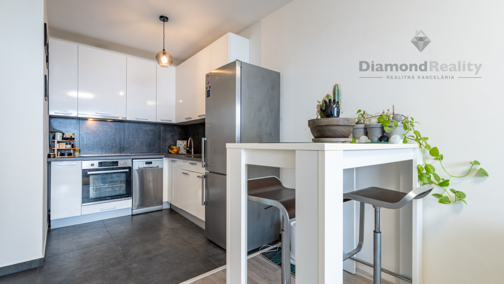 NA PREDAJ PEKNÝ A MODERNÝ 2-IZBOVÝ BYT | ZELENÁ STRÁŇ