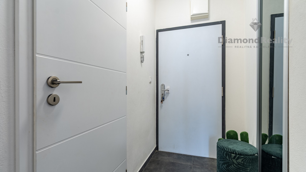NA PREDAJ PEKNÝ A MODERNÝ 2-IZBOVÝ BYT | ZELENÁ STRÁŇ
