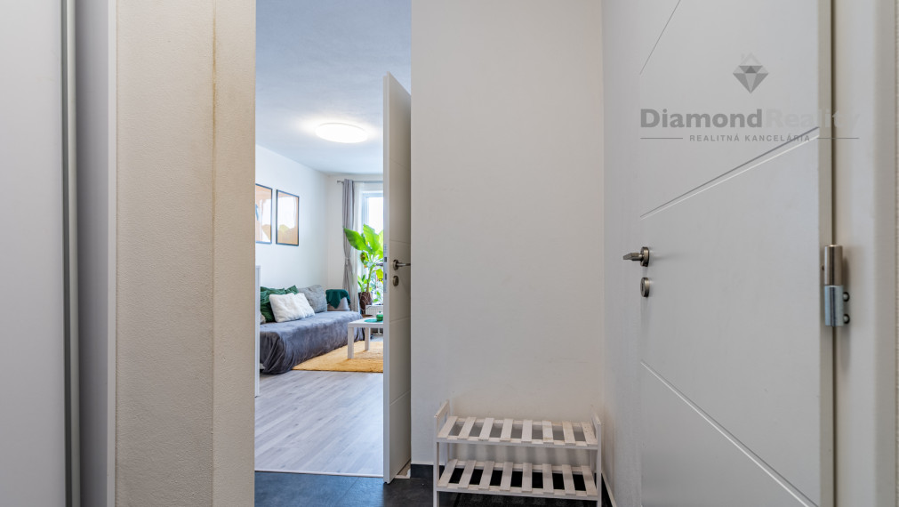 NA PREDAJ PEKNÝ A MODERNÝ 2-IZBOVÝ BYT | ZELENÁ STRÁŇ