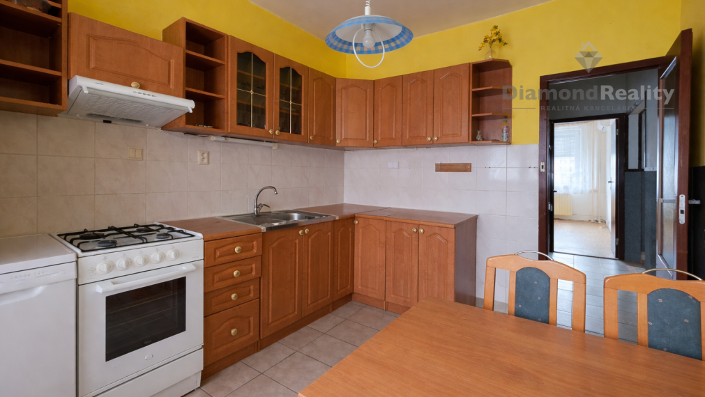 Na predaj VEĽKÝ 4 izbový byt na KVP, Bauerova ulica