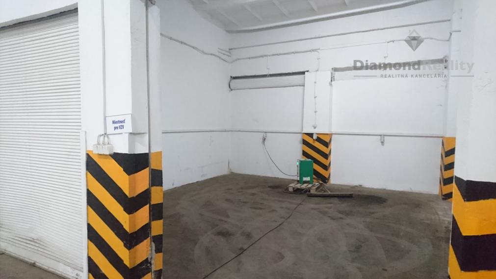 VÝROBNÉ HALY A SKLADY – PRENÁJOM SKLADOVÝCH A VÝROBNÝCH PRIESTOROV S KANCELÁRIAMI | 3 251 m² | TOP DOSTUPNOSŤ PRE KAMIÓNY