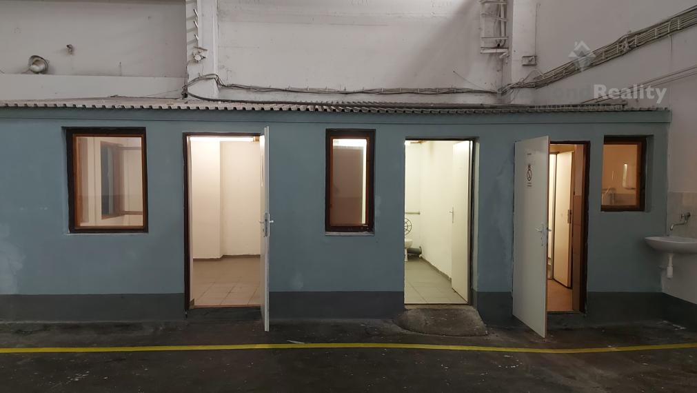VÝROBNÉ HALY A SKLADY – PRENÁJOM SKLADOVÝCH A VÝROBNÝCH PRIESTOROV S KANCELÁRIAMI | 3 251 m² | TOP DOSTUPNOSŤ PRE KAMIÓNY