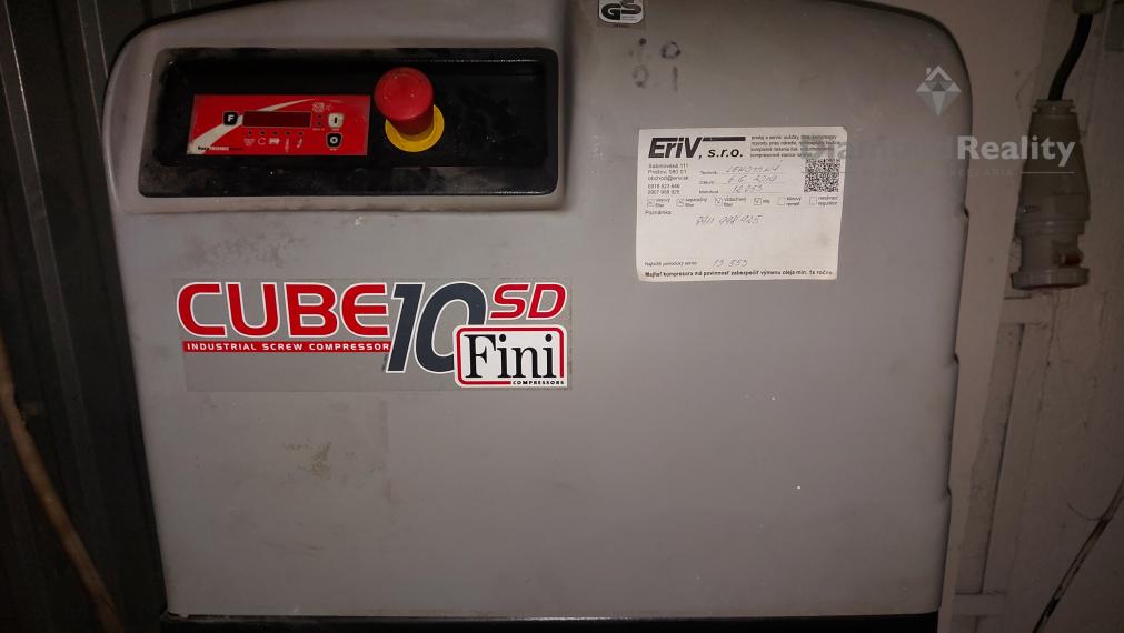 VÝROBNÉ HALY A SKLADY – PRENÁJOM SKLADOVÝCH A VÝROBNÝCH PRIESTOROV S KANCELÁRIAMI | 3 251 m² | TOP DOSTUPNOSŤ PRE KAMIÓNY