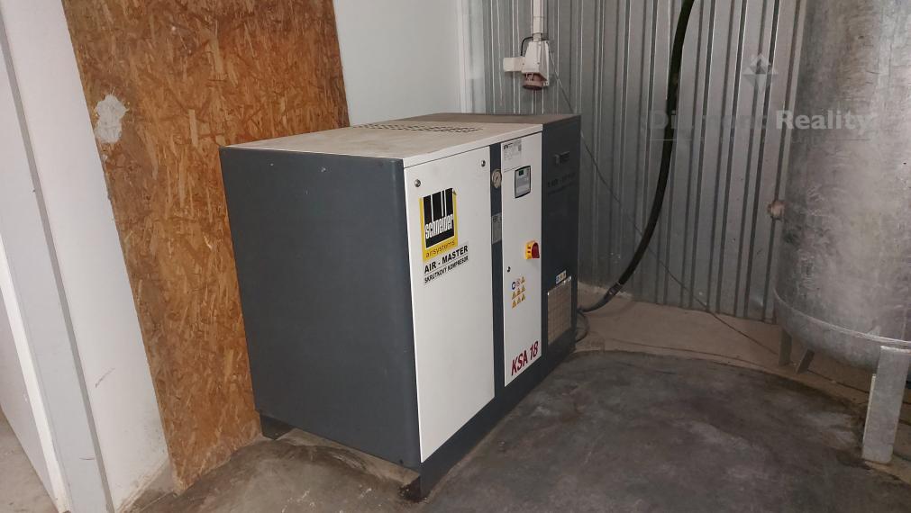 VÝROBNÉ HALY A SKLADY – PRENÁJOM SKLADOVÝCH A VÝROBNÝCH PRIESTOROV S KANCELÁRIAMI | 3 251 m² | TOP DOSTUPNOSŤ PRE KAMIÓNY